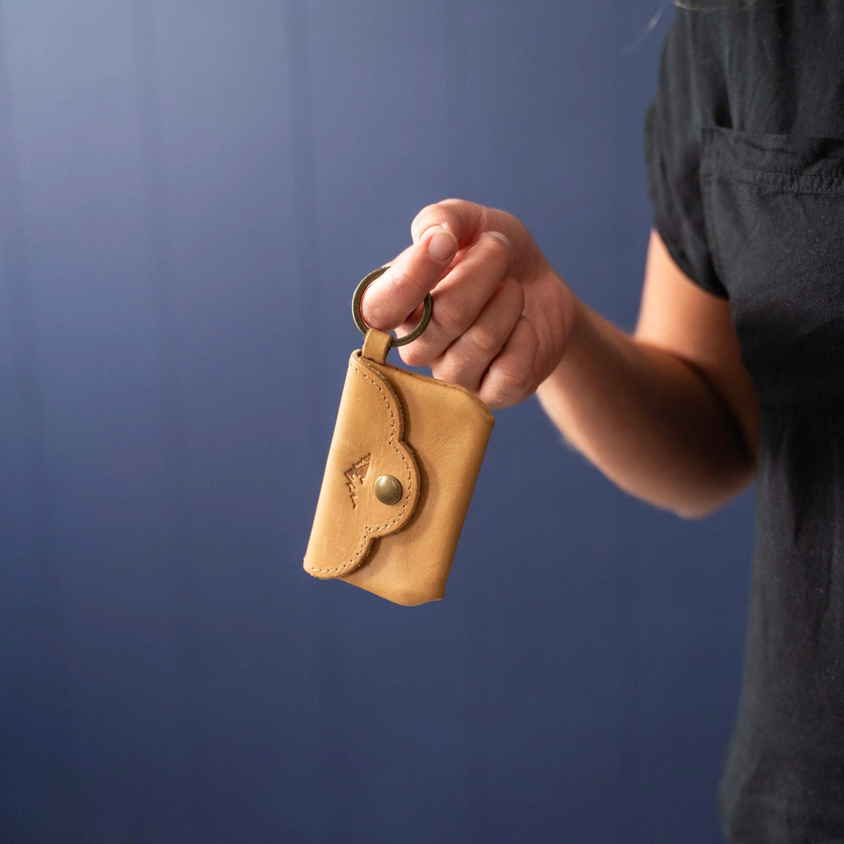 The Rosie Personalized Fine Leather Scallop Keychain Wallet