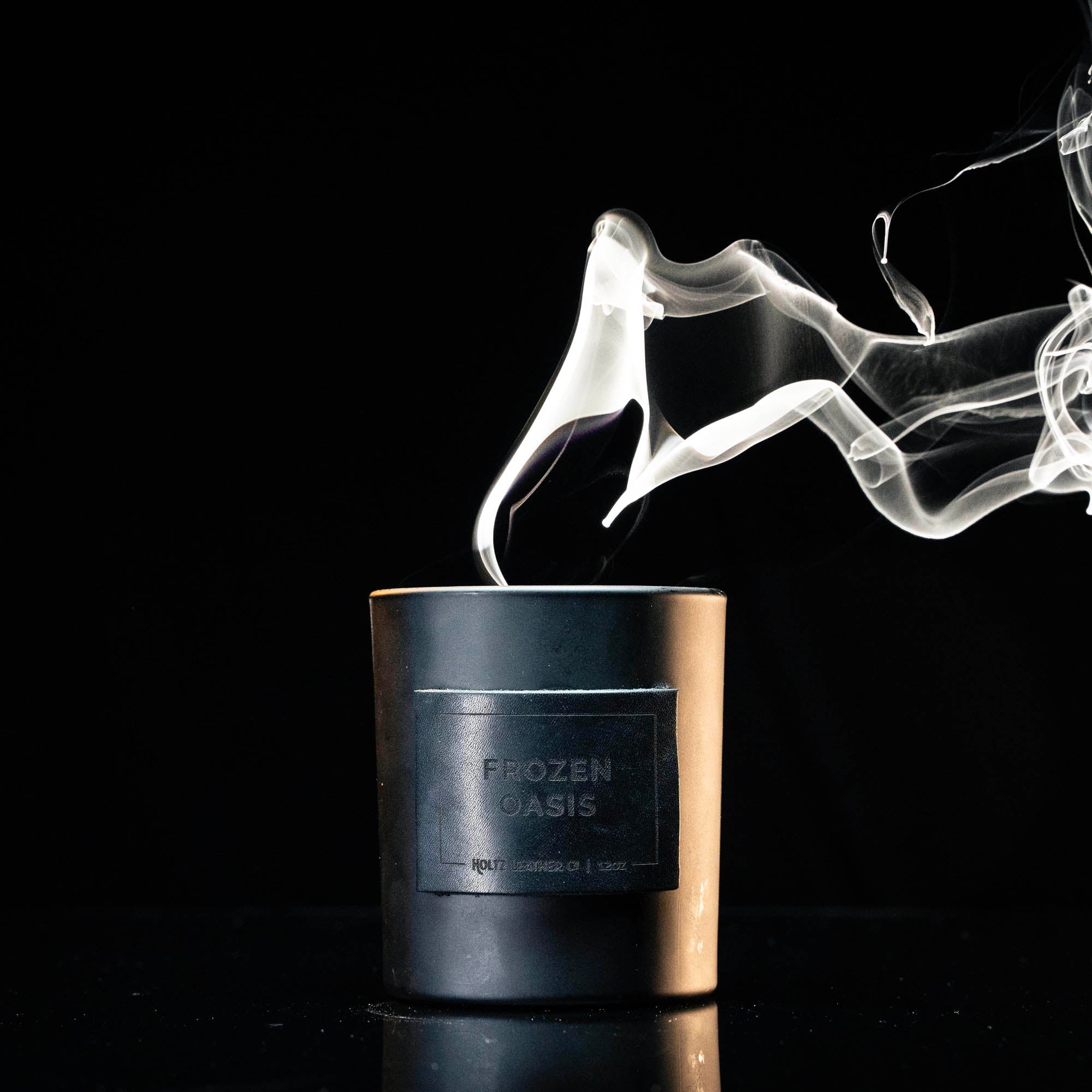 Frozen Oasis - Smolder Luxe Masculine Scented Leather Patch Candle - Shoporiaz