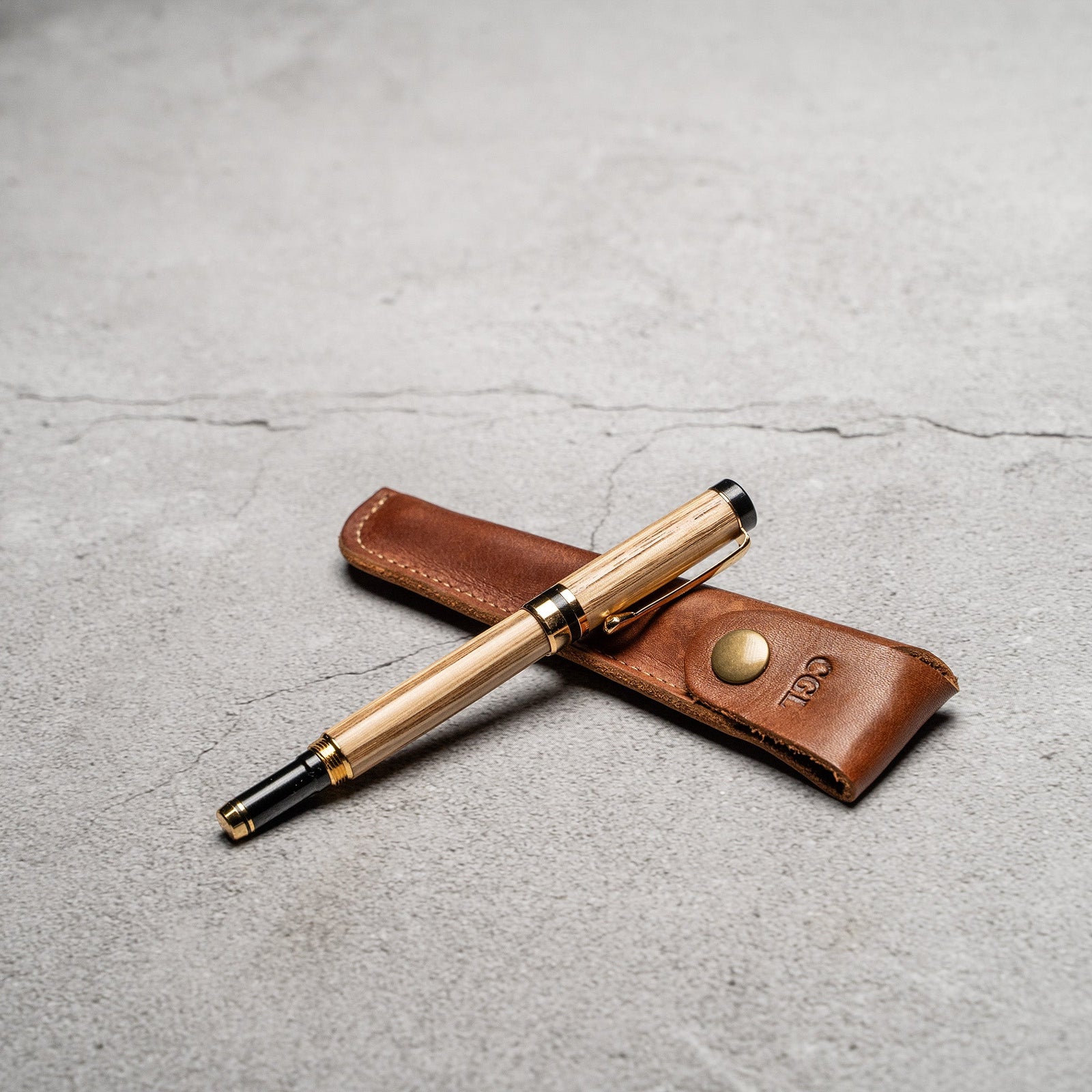 Hand - Turned Tennessee Whiskey Barrel Rollerball Pen + Fine Leather Pen Sleeve - Shoporiaz