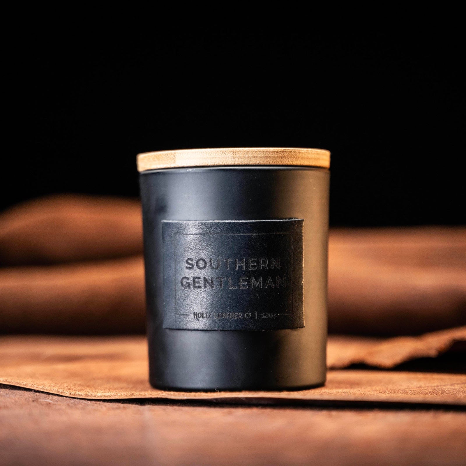 Southern Gentleman - Smolder Luxe Masculine Scented Leather Patch Candle - Shoporiaz