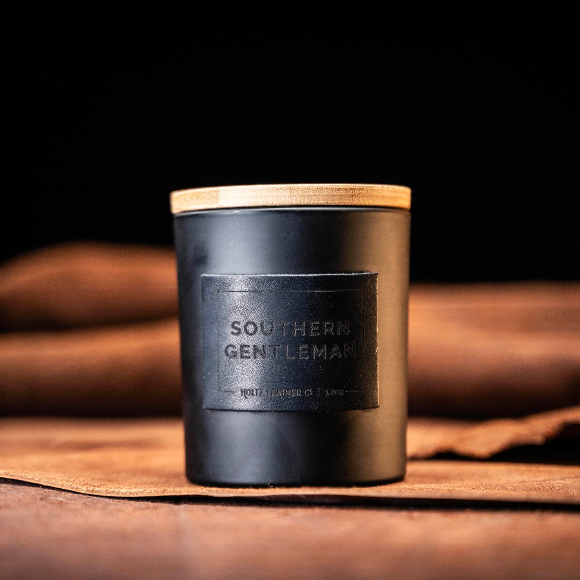 Southern Gentleman - Smolder Luxe Masculine Scented Leather Patch Candle - Shoporiaz
