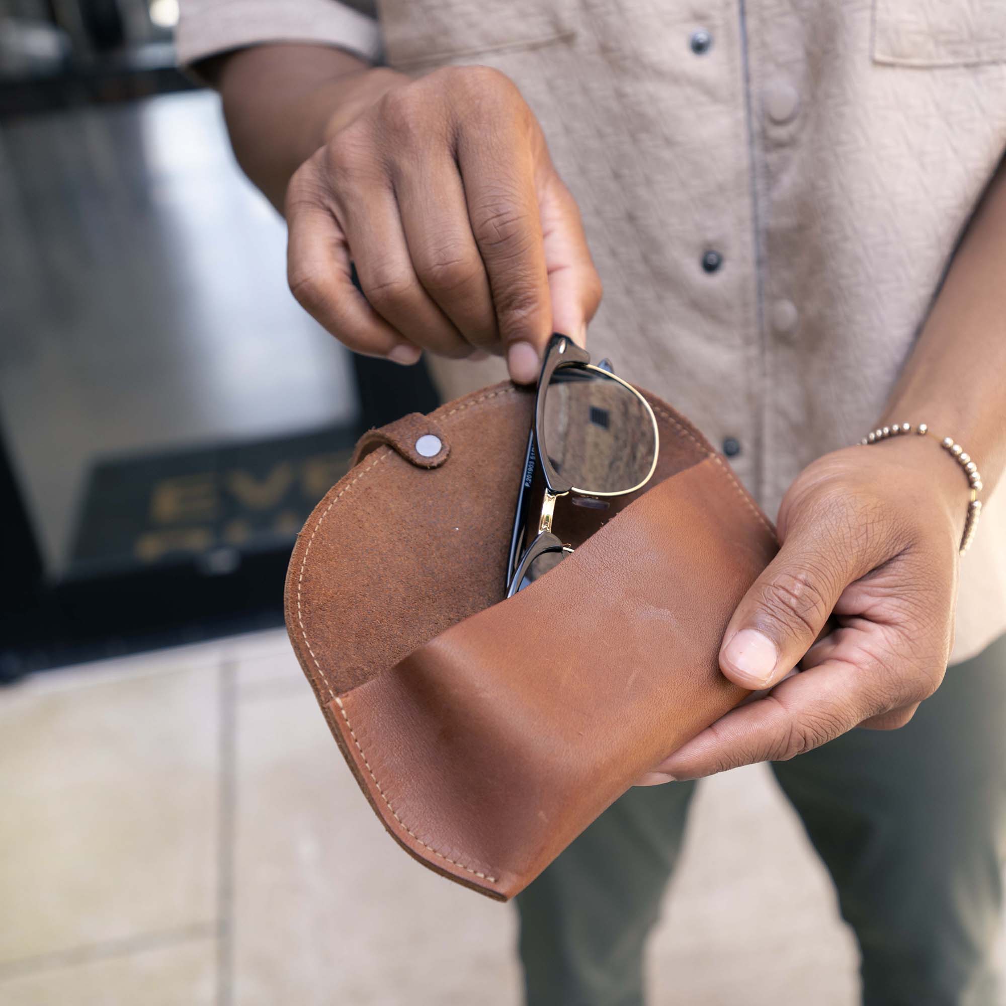 The Aviator Personalized Fine Leather Sunglass Case - Shoporiaz