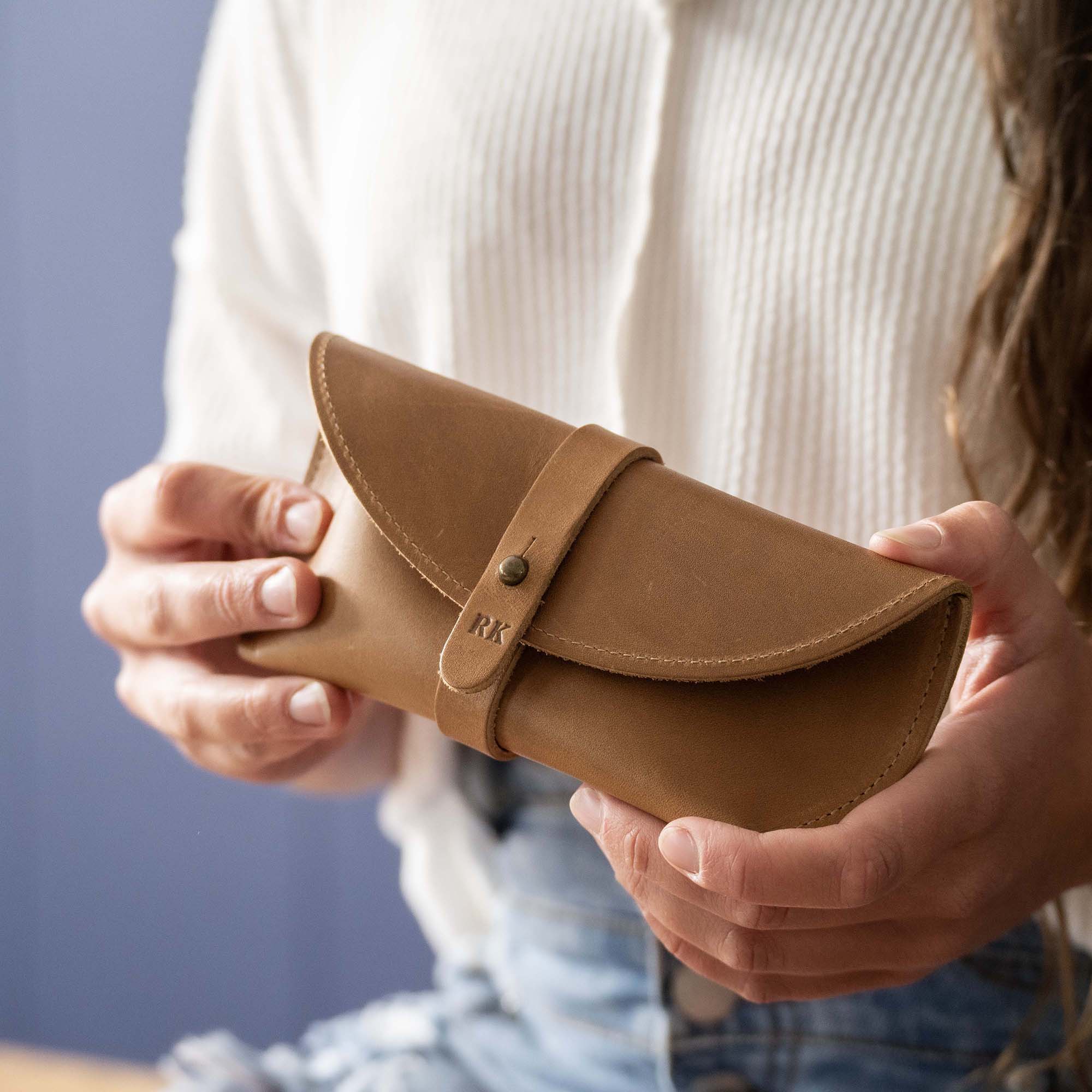 The Aviator Personalized Fine Leather Sunglass Case - Shoporiaz