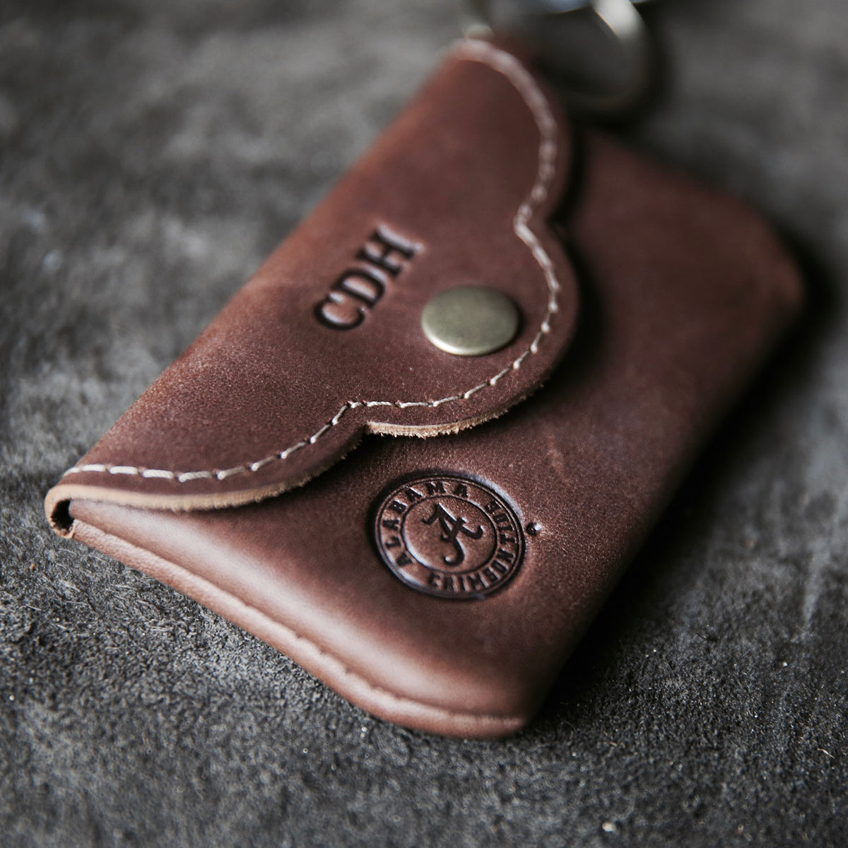 THE OFFICIALLY LICENSED CRIMSON TIDE Rosie Fine Leather Scallop Keychain Wallet
