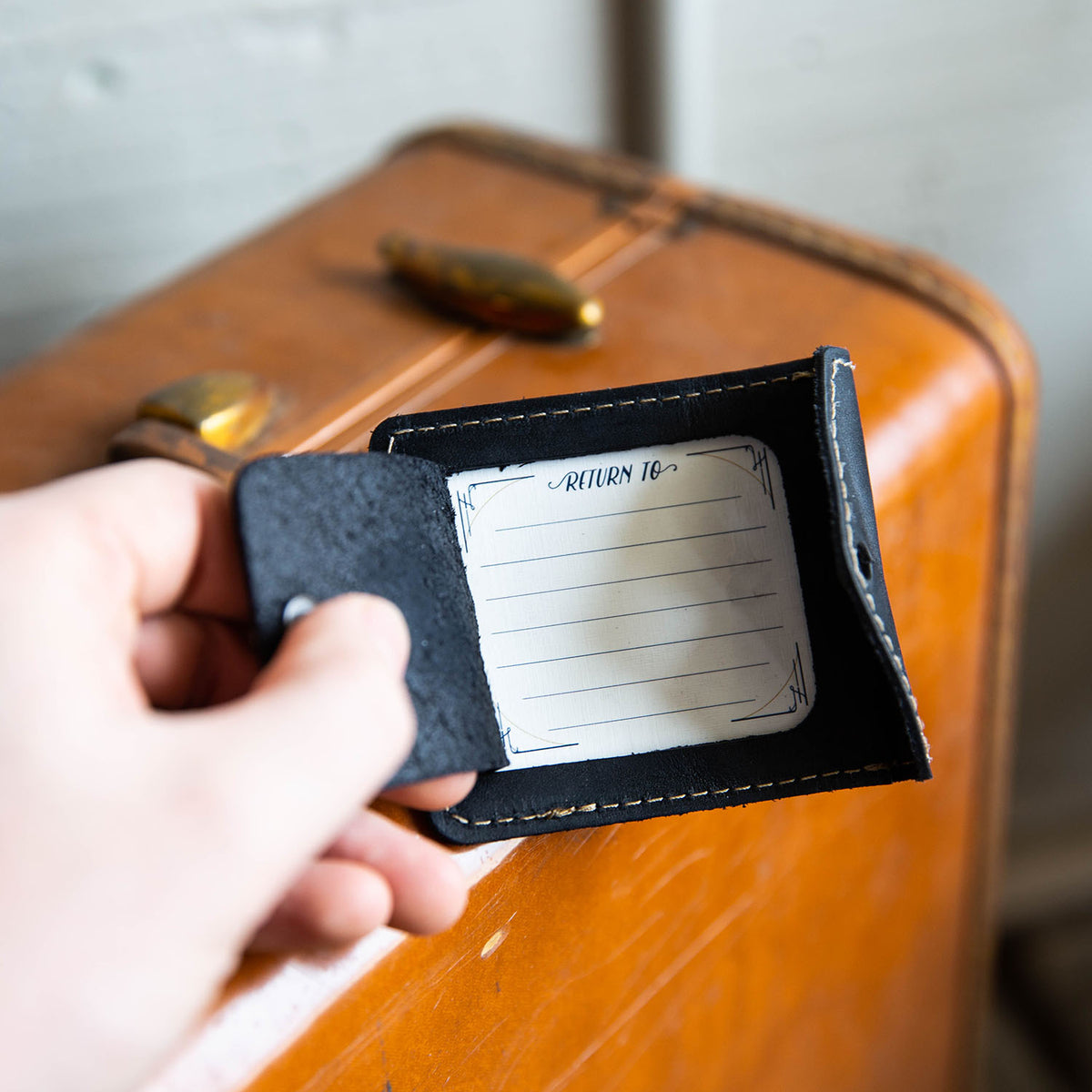 The Adventurer Fine Leather Luggage Tag
