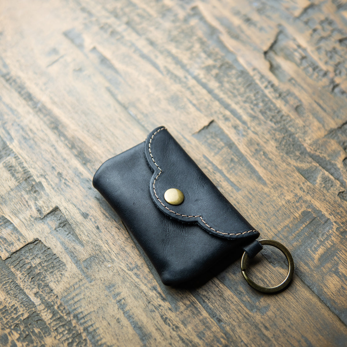The Rosie Personalized Fine Leather Scallop Keychain Wallet