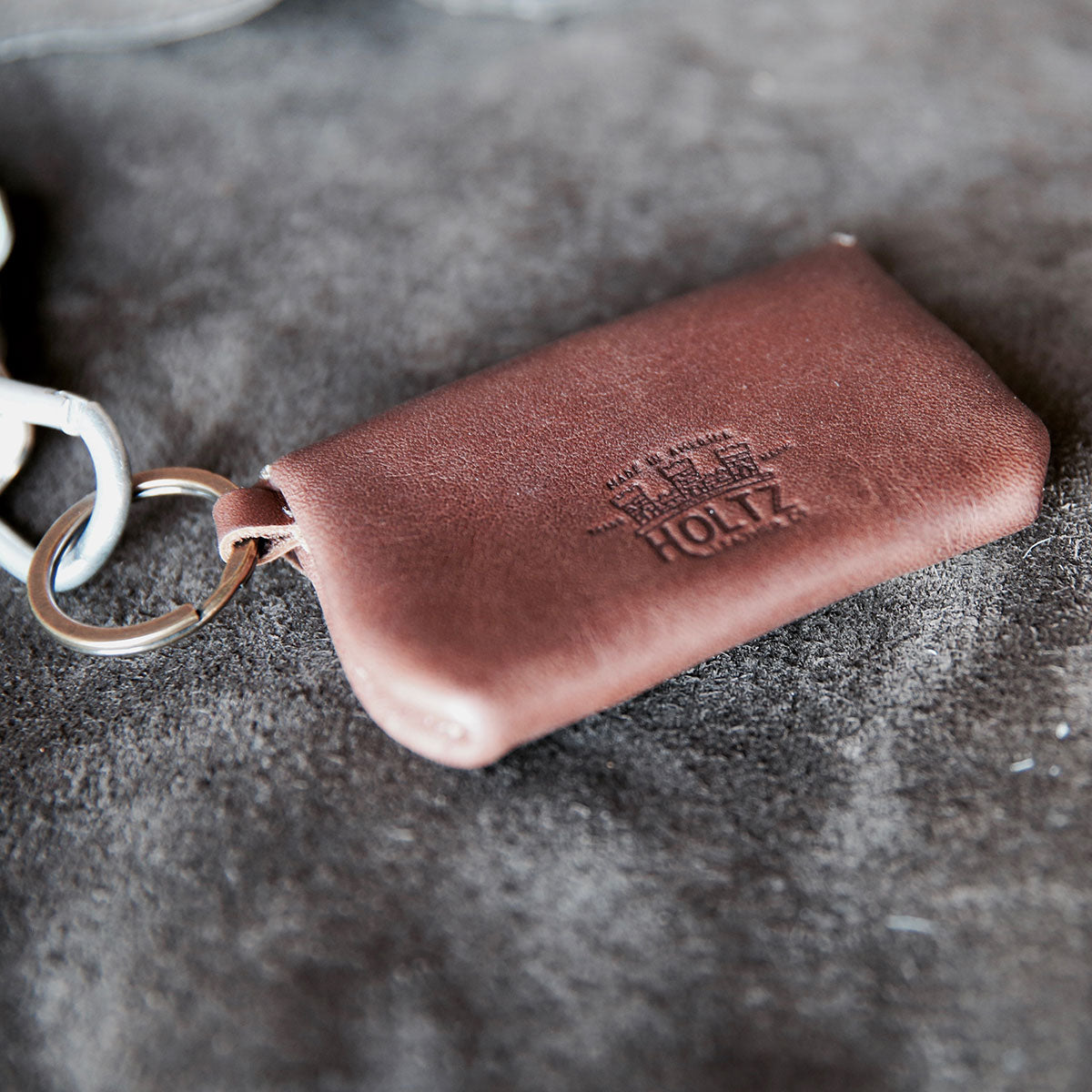 The Officially Licensed Marine Corps Rosie Fine Leather Scallop Keychain Wallet