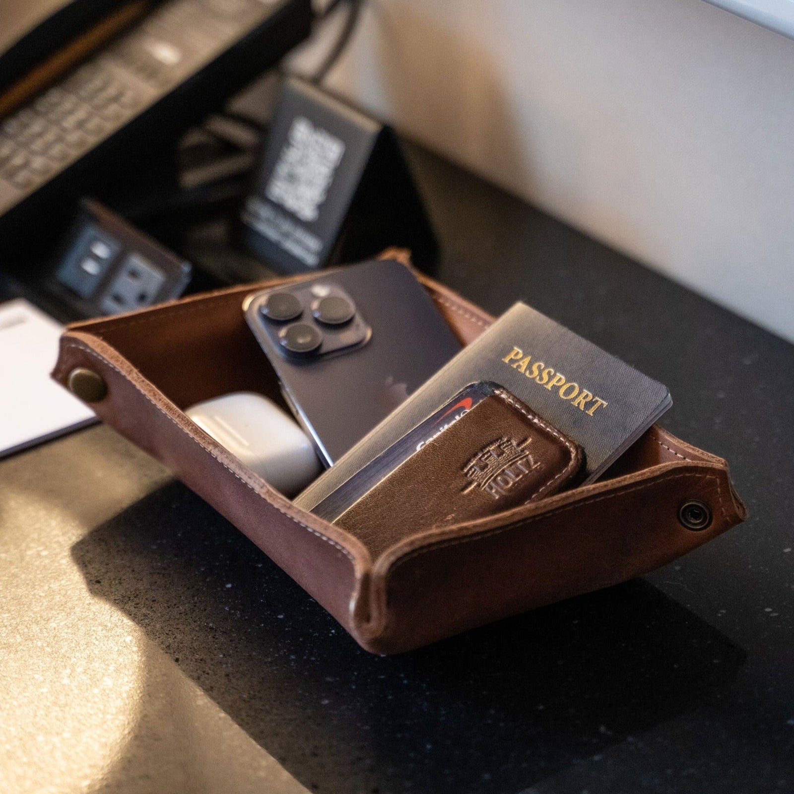 The Jetsetter - Personalized Full - Grain Leather Travel Caddy - Shoporiaz