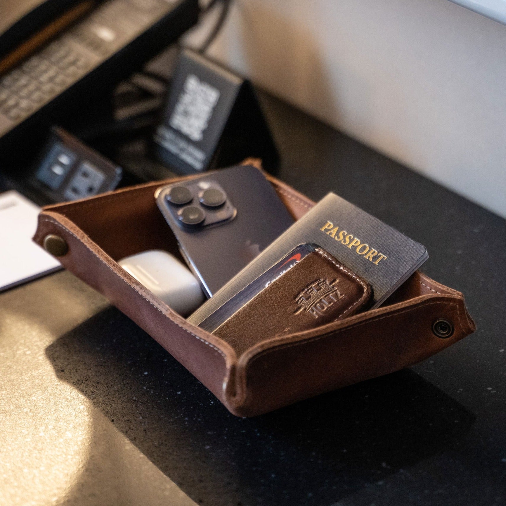 The Jetsetter - Personalized Full - Grain Leather Travel Caddy - Shoporiaz